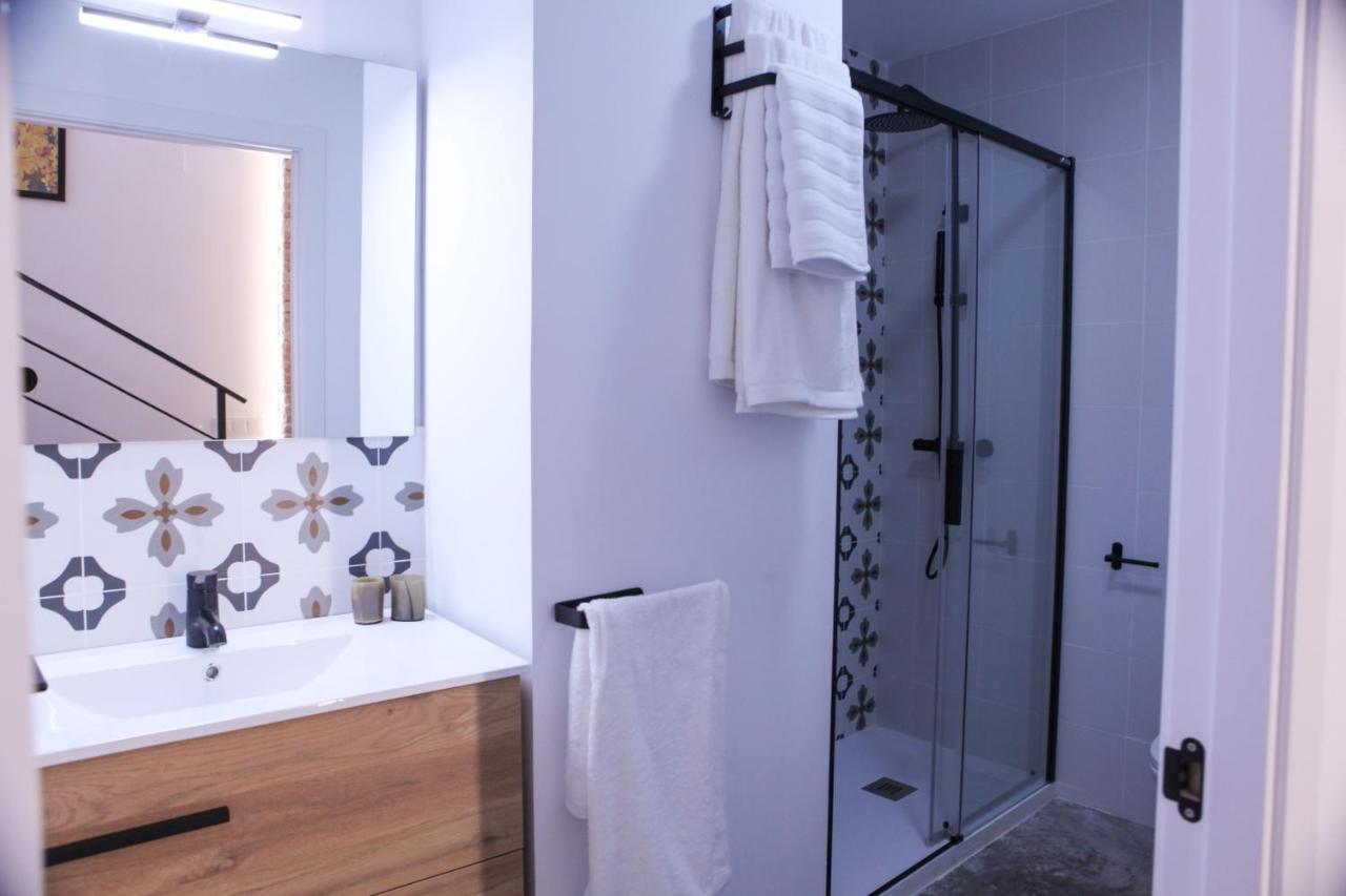 Apartamentos Bocairenthomes, En Pleno Centro De Bocairent, Con Pequena Piscina Y Parking Privado Exterior photo